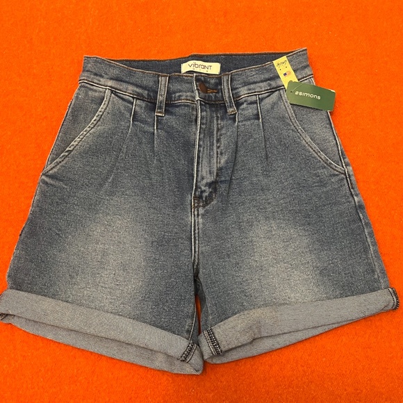 Vibrant M.I.U. Dark blue pleated high rise denim short NWT - Picture 2 of 9